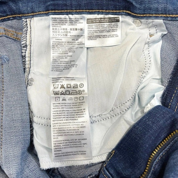 Levi's Women's Boyfriend Mid Rise Relaxed Hip Thigh Tapered Leg 10 30x27 NWT - Picture 7 of 9
